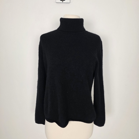 Parisian Signature Cashmere Black Turtleneck Sweater - Picture 4 of 7